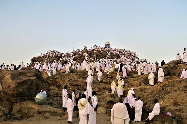 aspect social du pèlerinage à La Mecque. Pèlerins sur le mont Arafat.